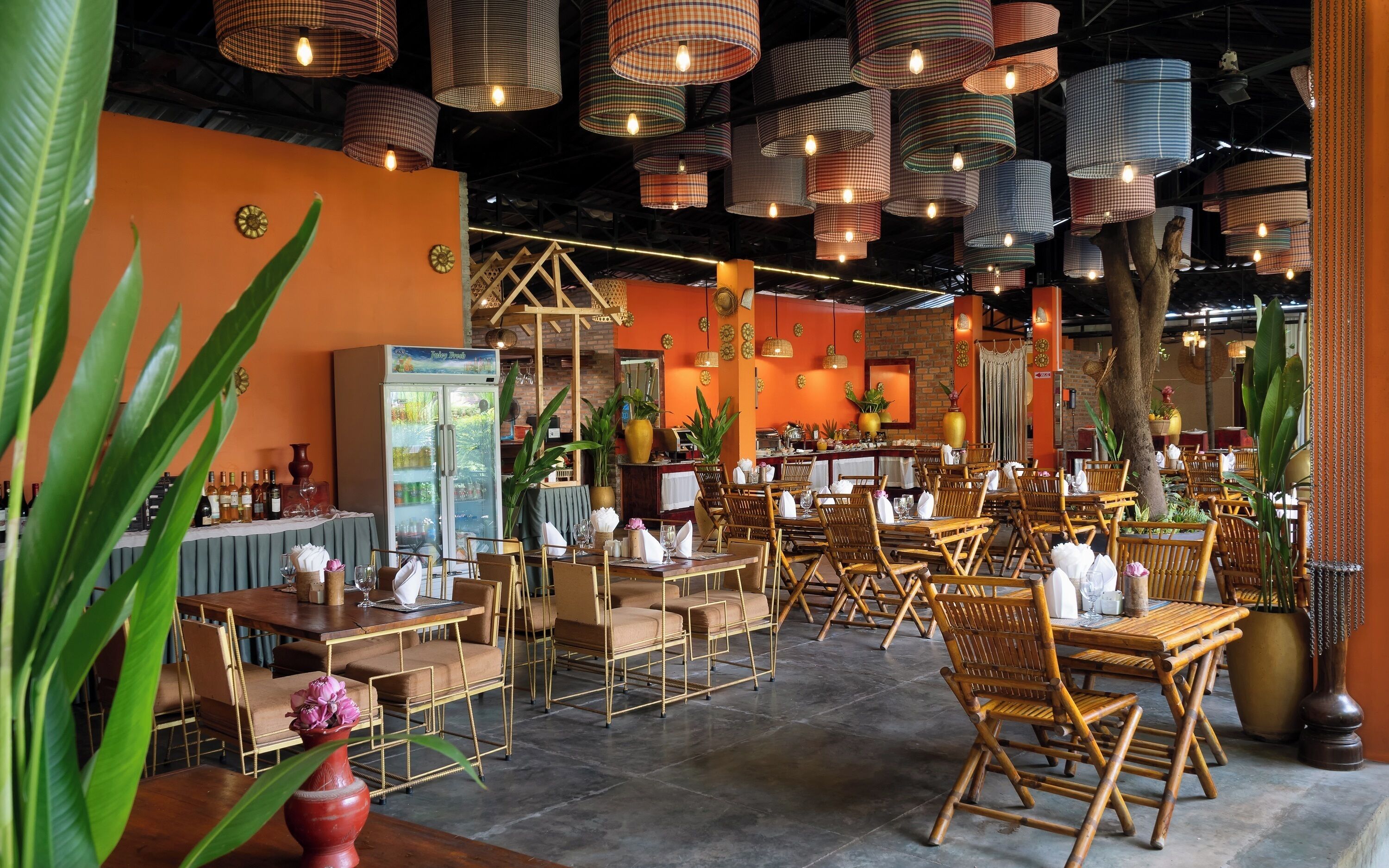 Café da manhã com buffet todos os dias (USD 5 por pessoa) 