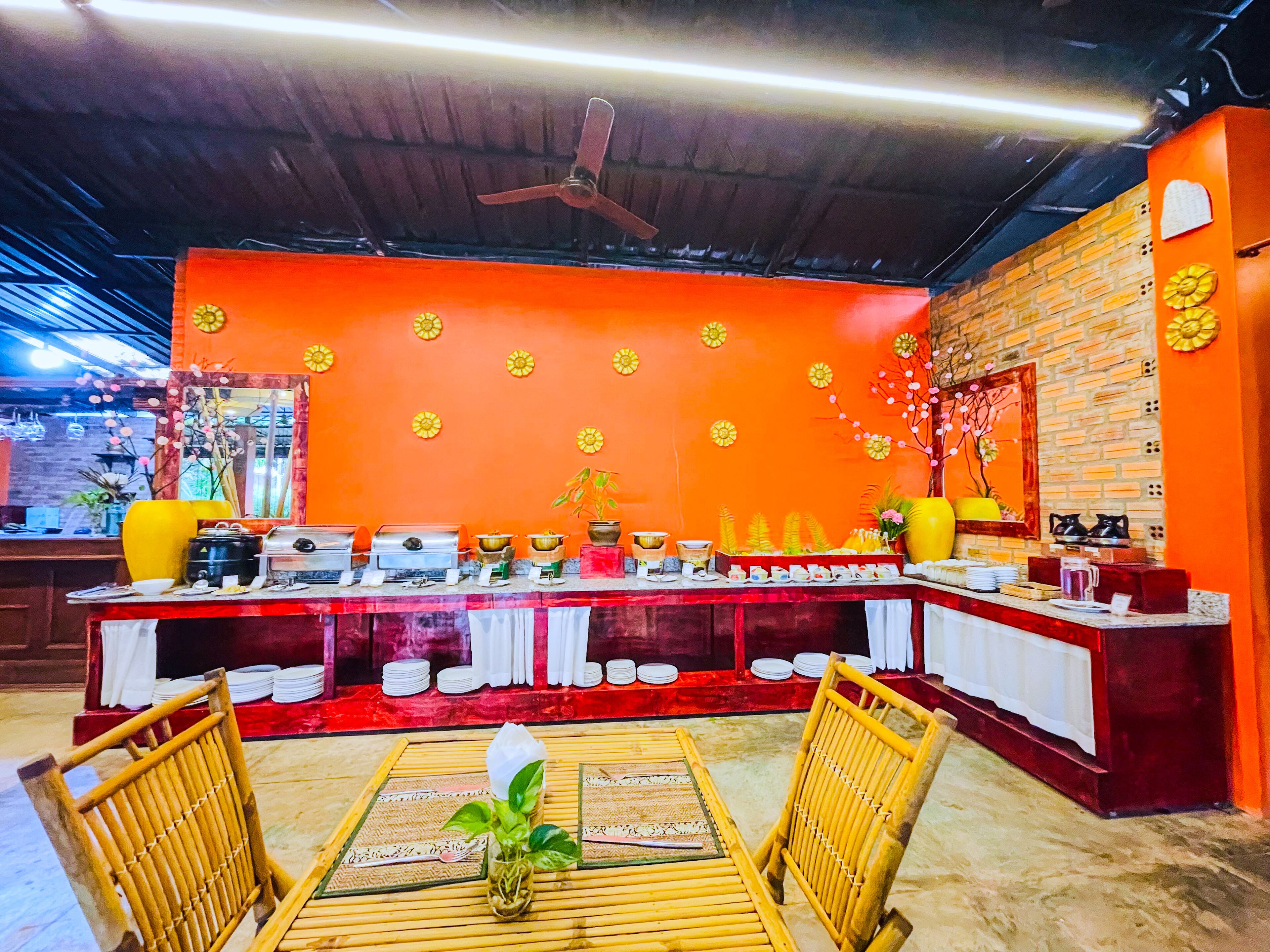 daily buffet breakfast (usd 5 per person)