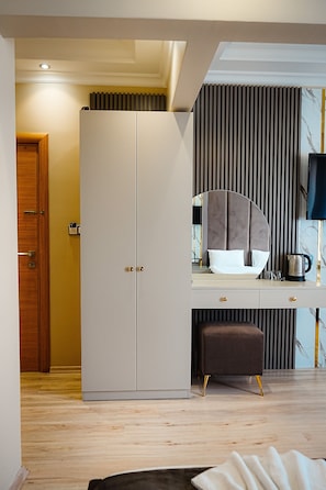 Coffres-forts dans les chambres, bureau