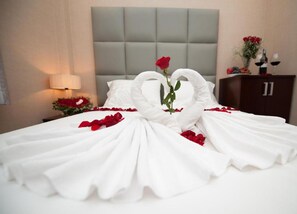 Een minibar, een kluis op de kamer, gratis wifi