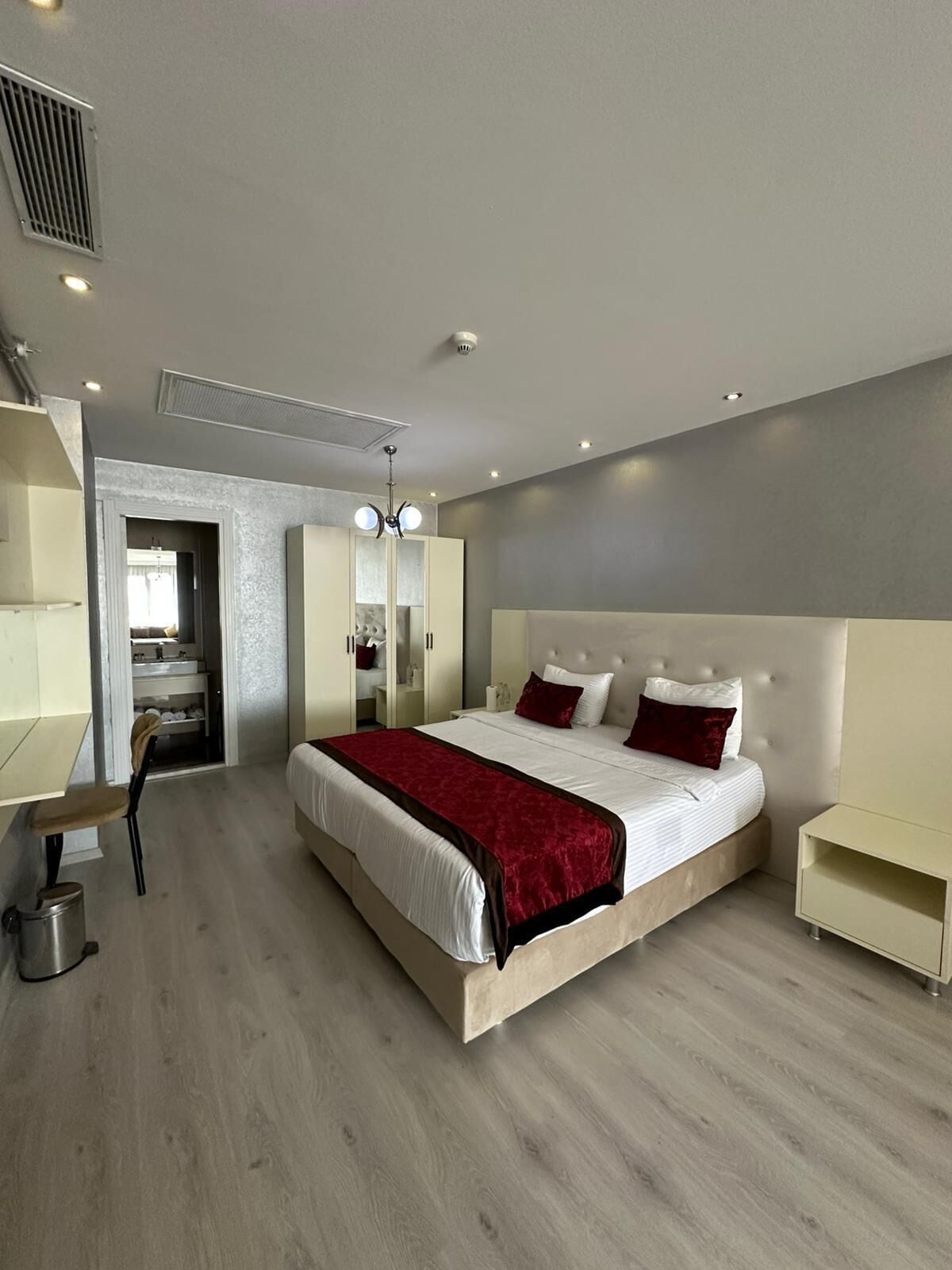 Down duvets, minibar, in-room safe, blackout curtains