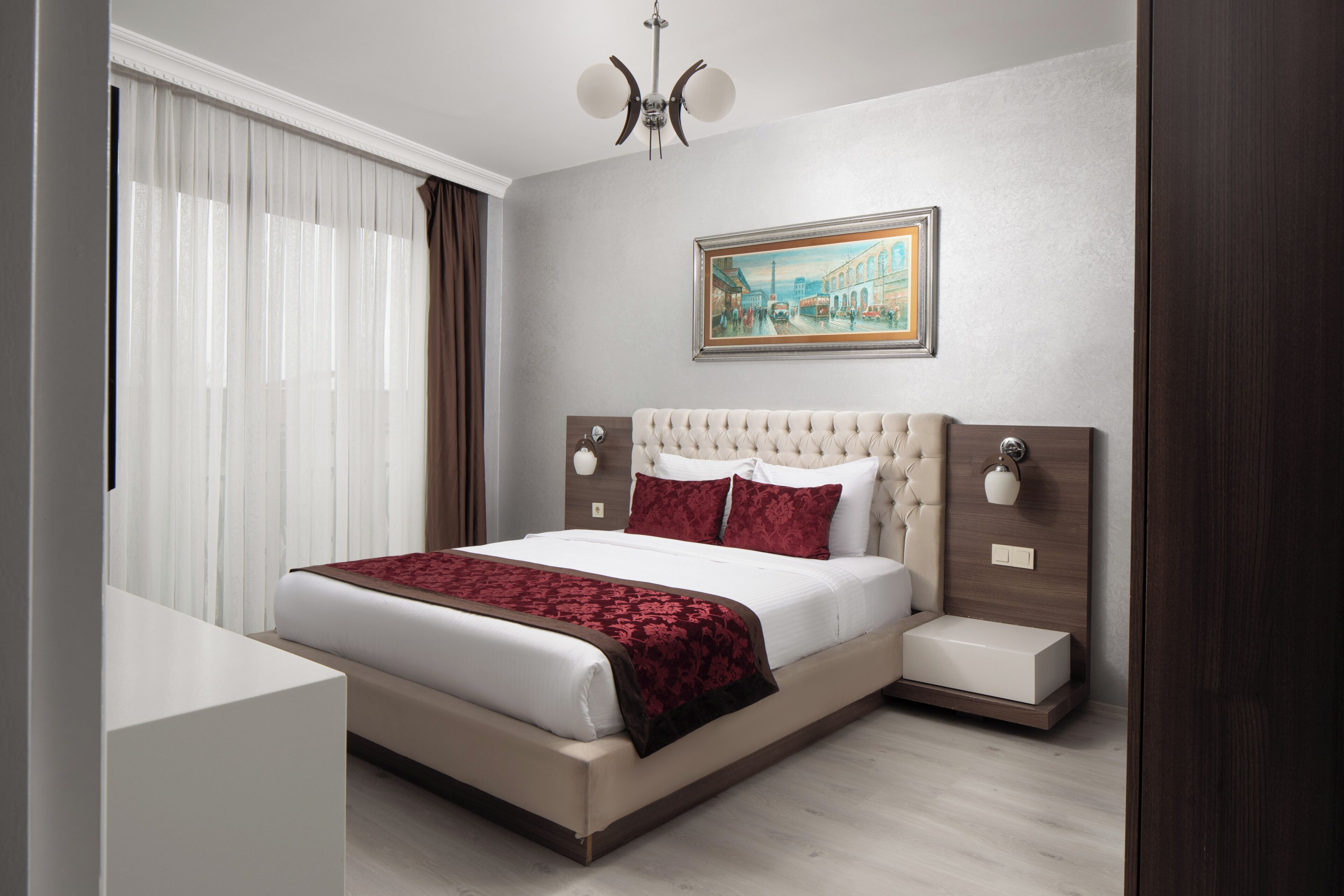 Superior-suite - 1 soveværelse - køkken | Dundyner, minibar, pengeskab på værelset, mørklægningsgardiner