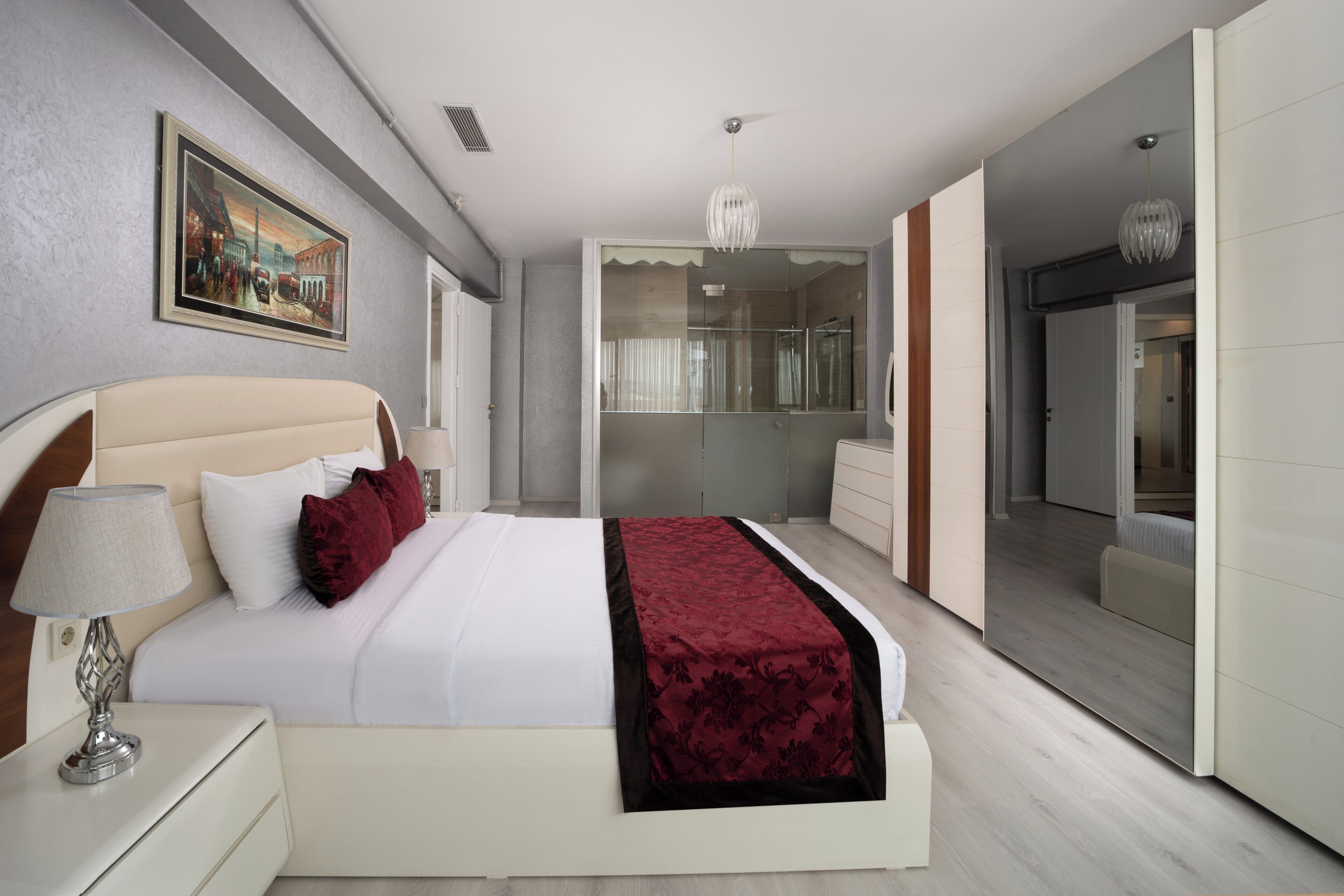 Royal-Suite, 2 Schlafzimmer, 2 Bäder, Stadtblick | Daunenbettdecken, Minibar, Zimmersafe, Verdunkelungsvorhänge