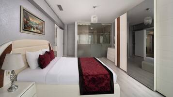 Royal-Suite, 2 Schlafzimmer, 2 Bäder, Stadtblick | Daunenbettdecken, Minibar, Zimmersafe, Verdunkelungsvorhänge