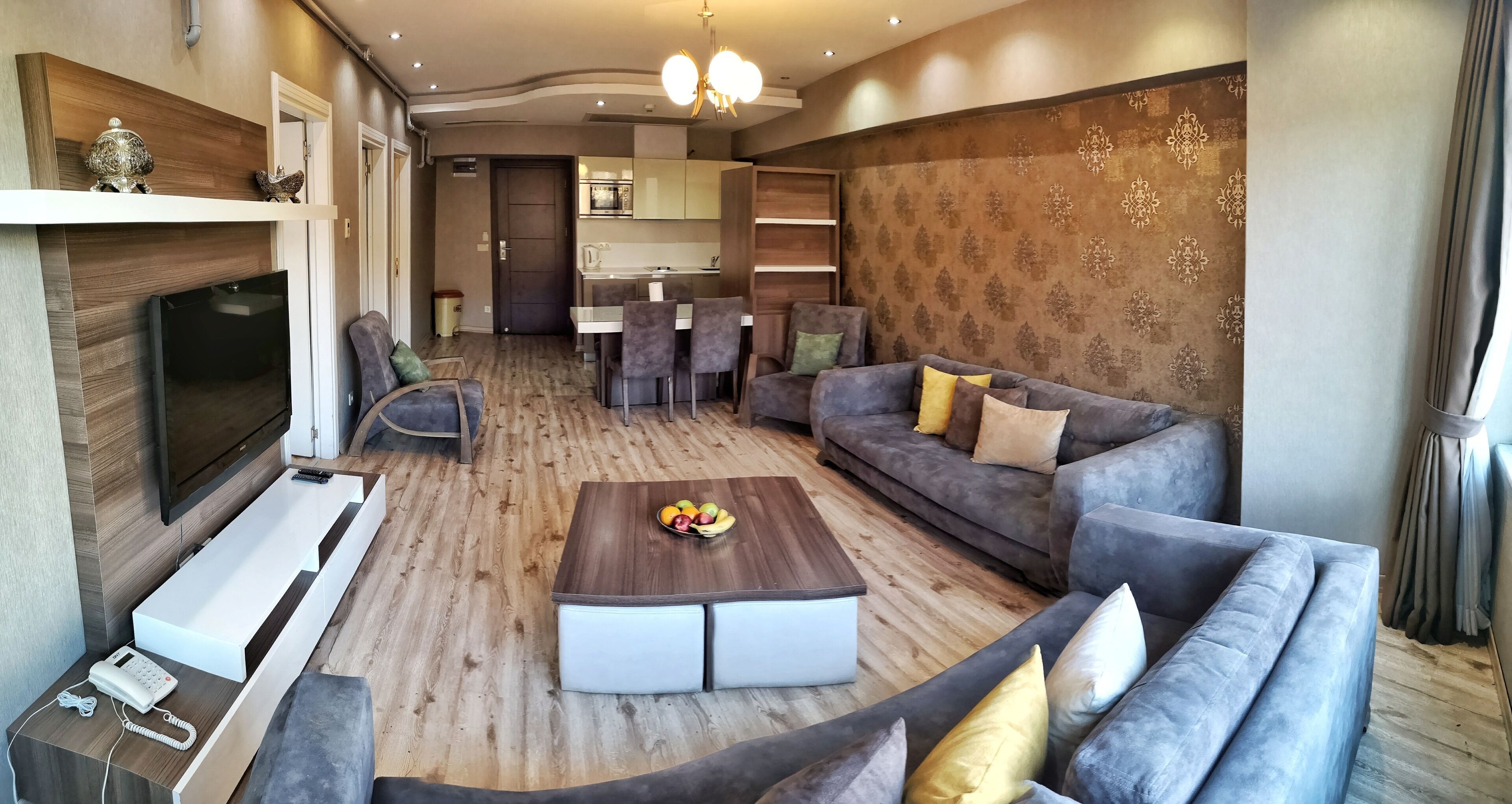 Deluxe-Doppelzimmer, 2 Schlafzimmer, Küche | Wohnzimmer | LCD-Fernseher