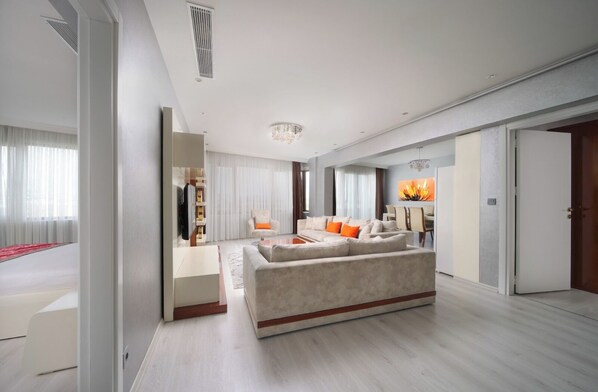 Royal-Suite, 2 Schlafzimmer, 2 Bäder, Stadtblick | Hochwertige Bettwaren, Minibar, Zimmersafe