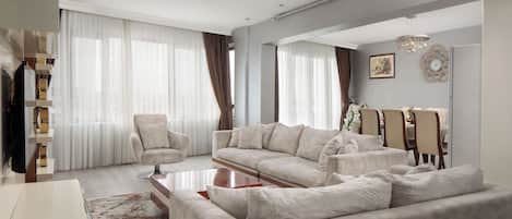 King suite | Living area | LCD TV