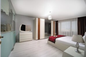 King suite | Premium bedding, minibar, in-room safe, laptop workspace - Golf Royal İstanbul Residence (Istanbul)