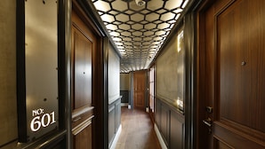 A hallway with wooden doors, a tiled ceiling, and a number sign indicating room 601. - Sanat Hotel Pera Boutique (Istanbul)