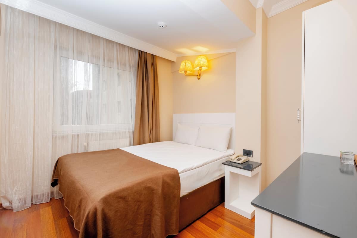 1 bedroom, premium bedding, minibar, in-room safe