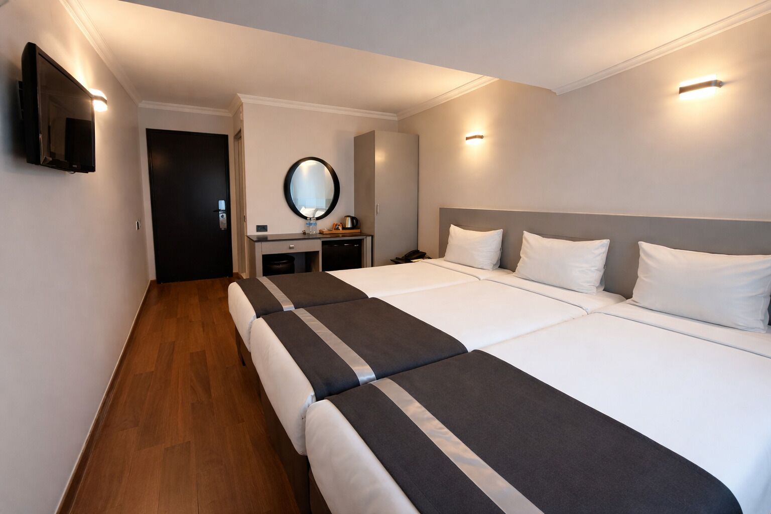 Standard Triple Room | Sengetøy av topp kvalitet, minibar, safe på rommet og lydisolert