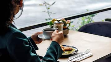 Frokost, lunsj og middag serveres, internasjonale retter