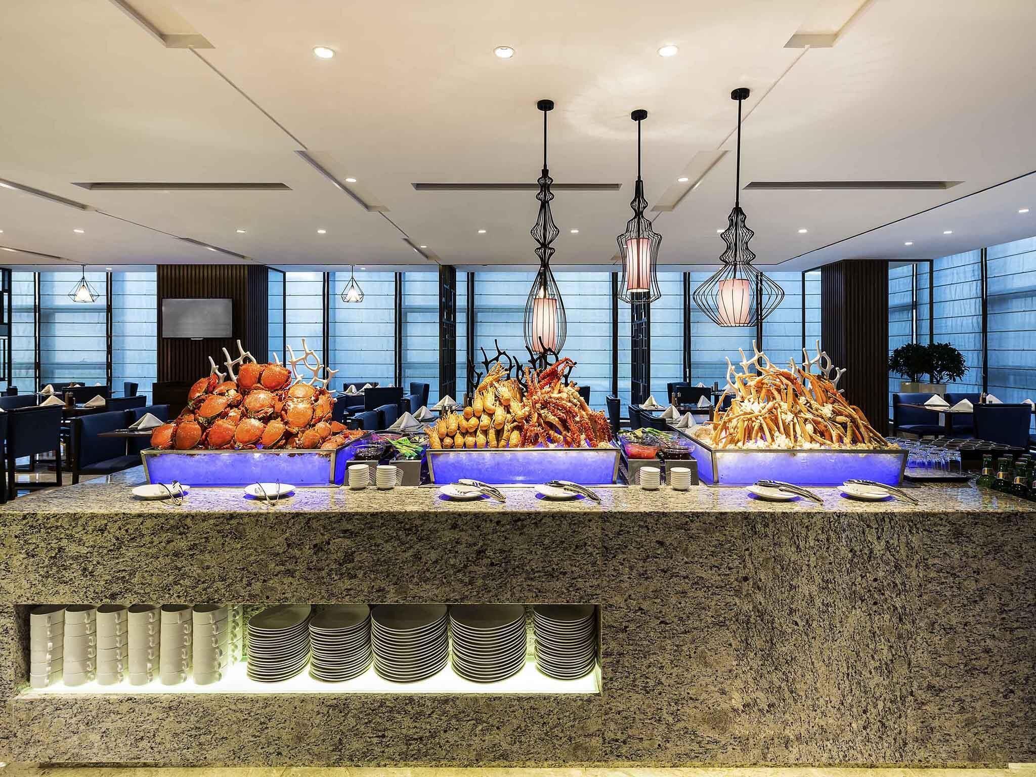 breakfast, lunch, dinner served; international cuisine