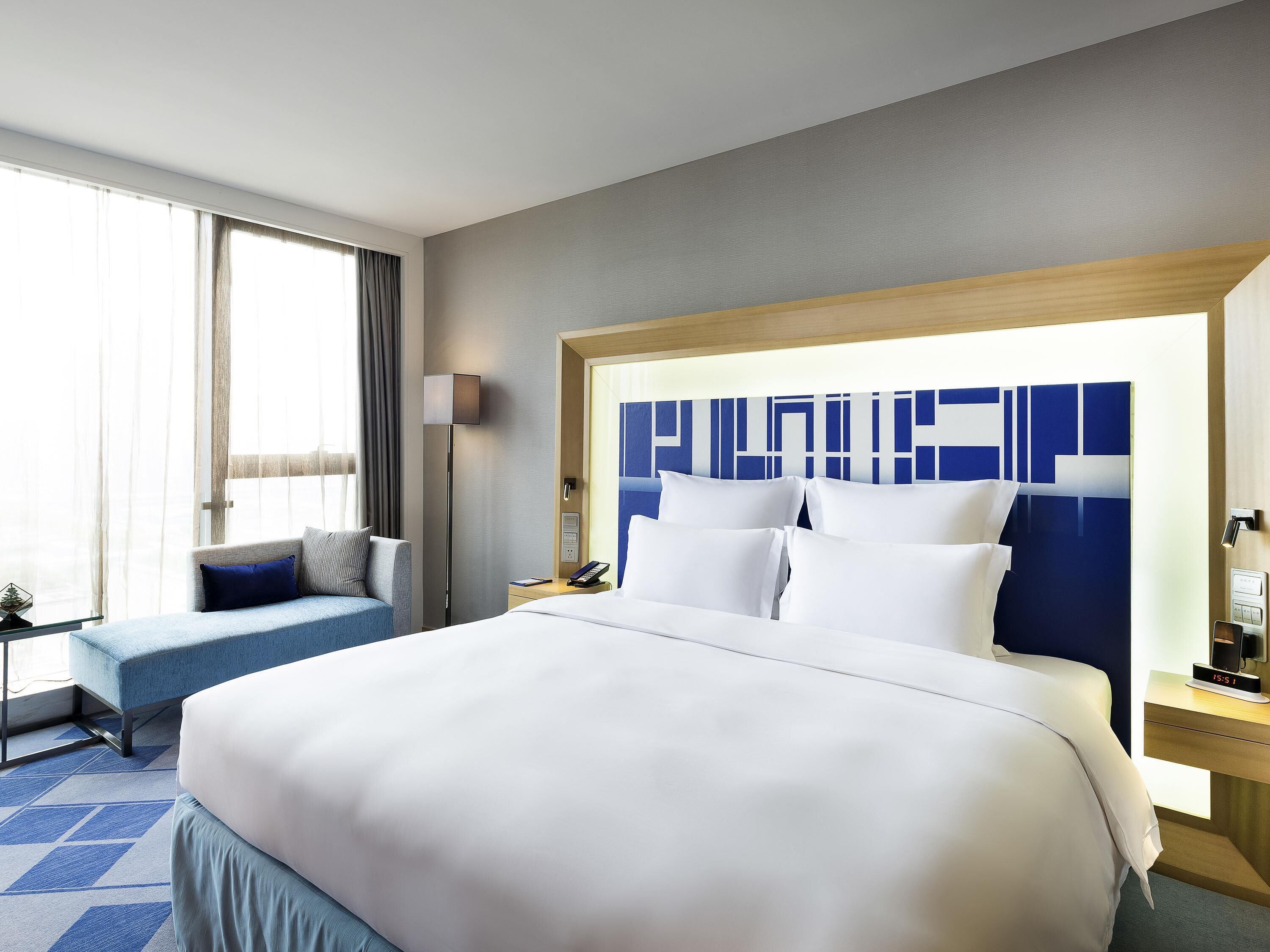 superior room, 1 king bed | 1 bedroom, premium bedding, in-room safe, desk