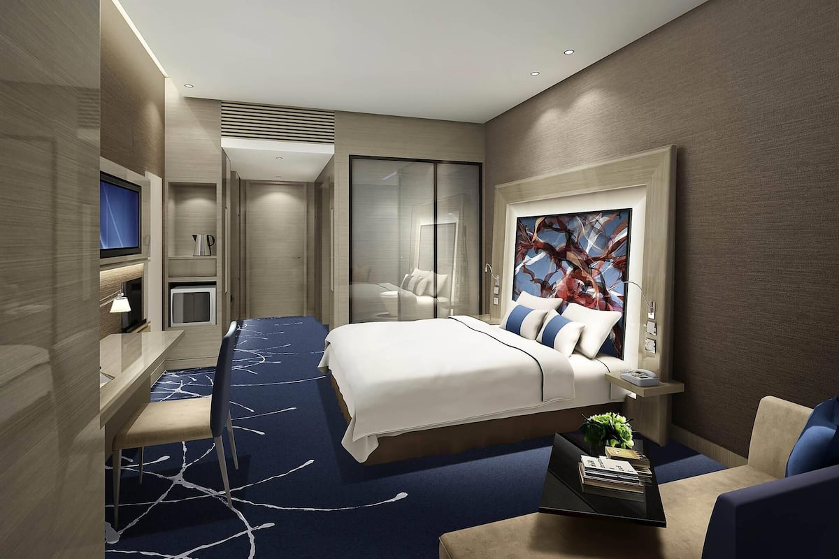 Premium bedding, in-room safe, desk, rollaway beds