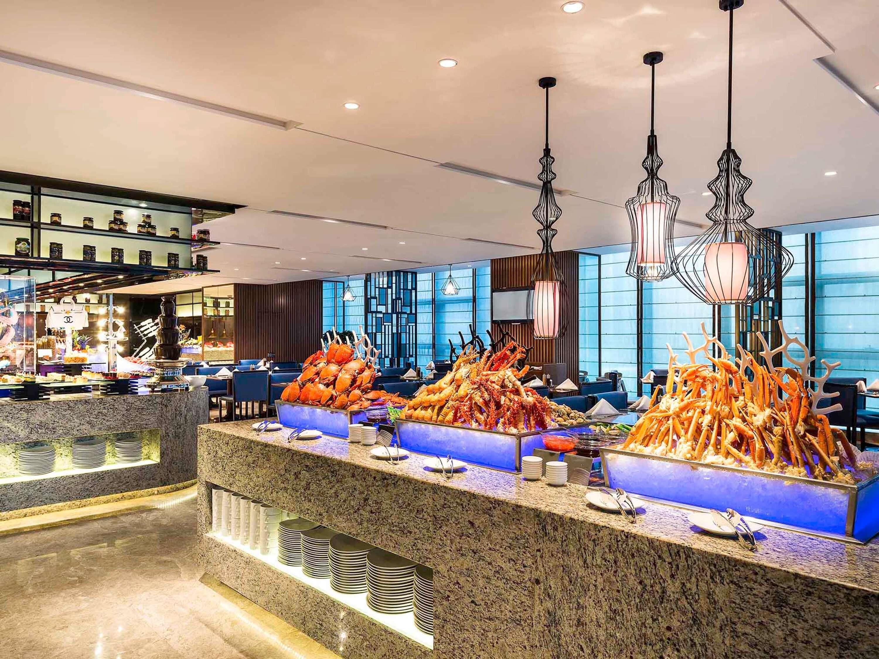 breakfast, lunch, dinner served; international cuisine