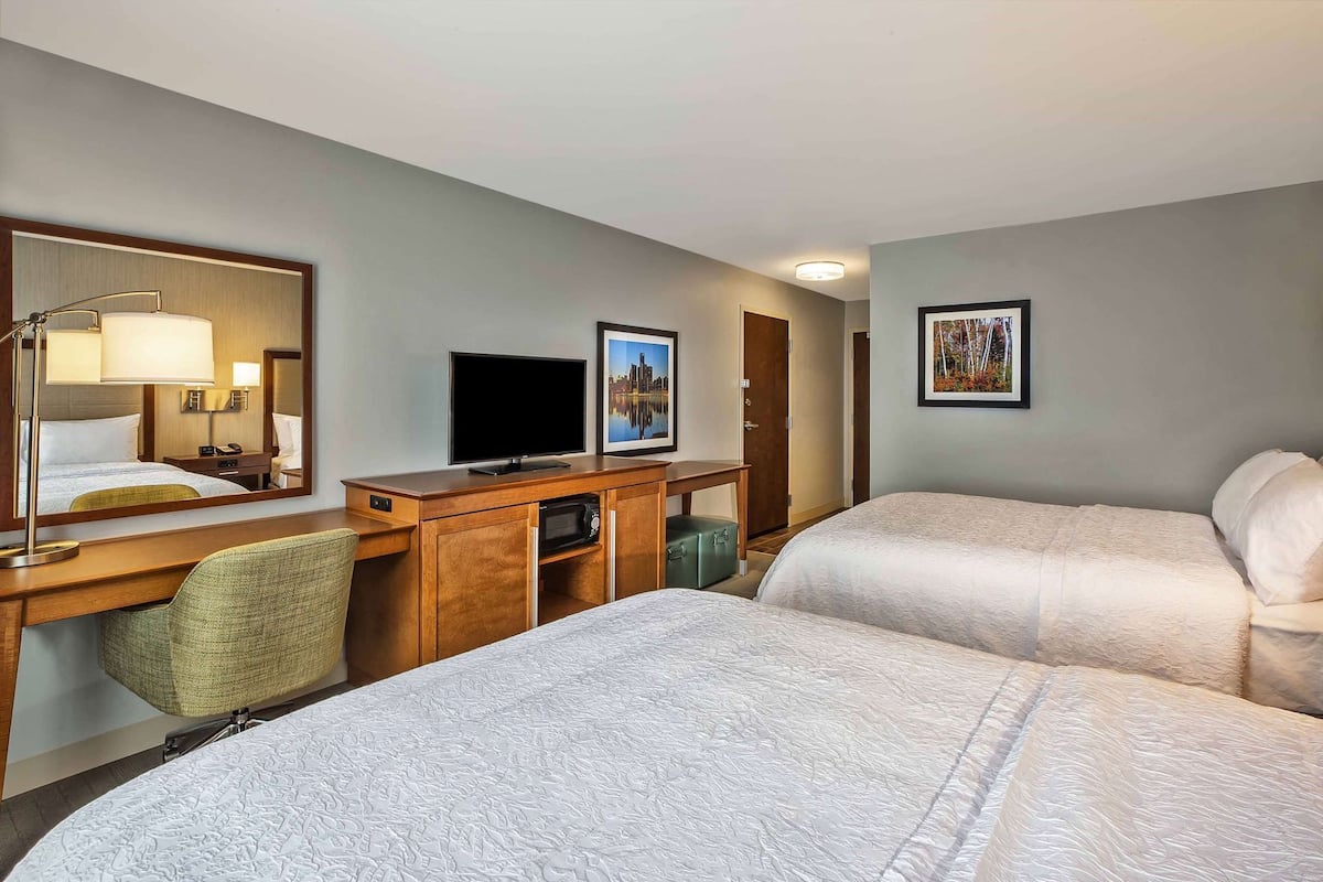 Tallelokero huoneessa, työpöytä, lisävuoteet, ilmainen Wi-Fi