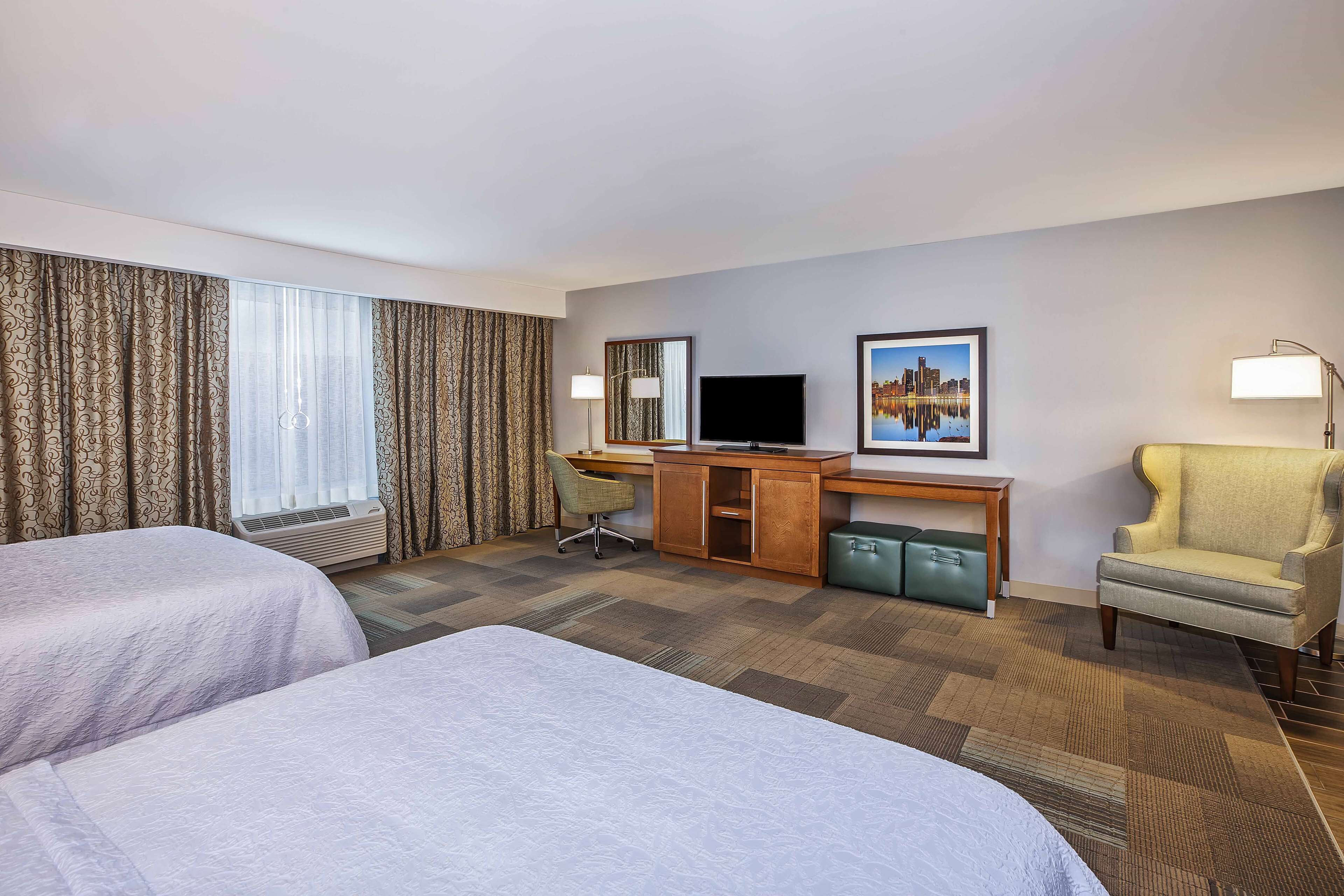 studio, 2 queen beds, accessible, non smoking | living area | lcd tv