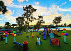 Egyptian cotton sheets, premium bedding, pillowtop beds - Magic Moment Resort & Kids Club, Dazzler Select by Wyndham (Kissimmee)