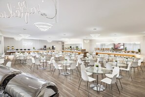 Free daily continental breakfast - Magic Moment Resort & Kids Club, Dazzler Select by Wyndham (Kissimmee)