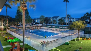 Royal-Zimmer, 2 Queen-Betten, Poolblick | Pool