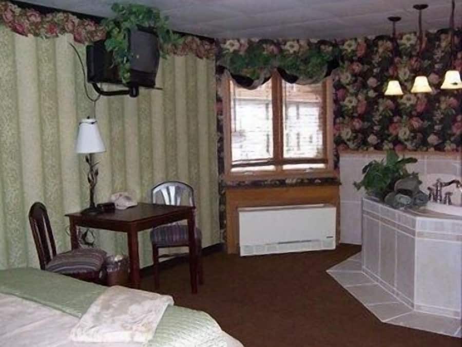 Suite de lujo, 1 cama King size, hidromasaje | Tabla de planchar con plancha, wifi gratis y ropa de cama