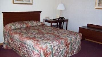 Luxury Suite, 1 King Bed, Jetted Tub | Iron/ironing board, free WiFi, bed sheets