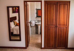 Superior Room | Bathroom | Shower, soap, shampoo, toilet paper - Hotel 721 (Pereira)