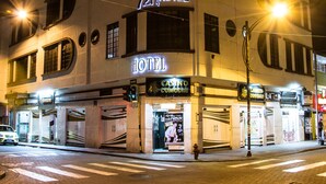 住宿正面 (夜晚)