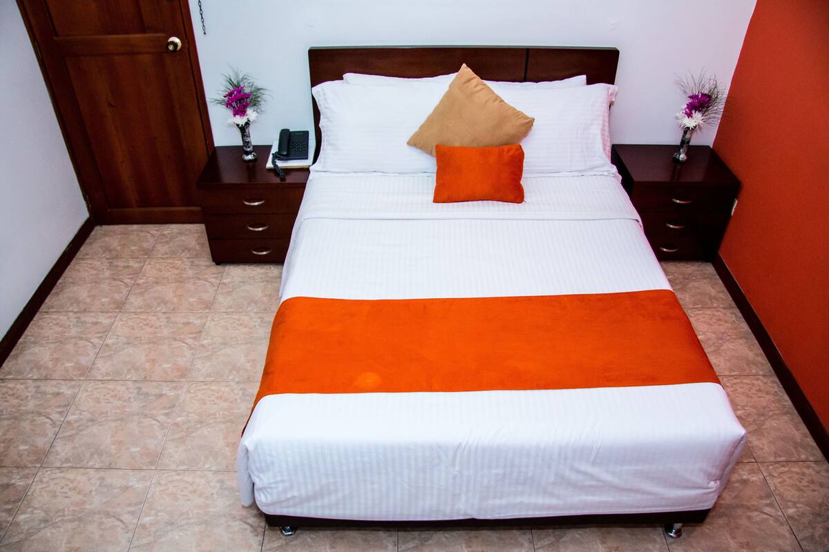 Double Room | Premium bedding, desk, iron/ironing board (on request), WiFi (free)
