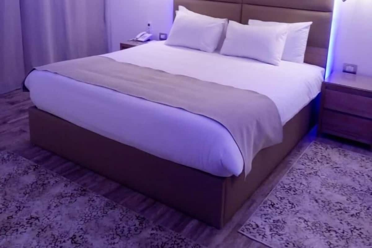 Monolocale City, 1 letto queen | Una cassaforte in camera, ferro/asse da stiro, Wi-Fi (a pagamento)