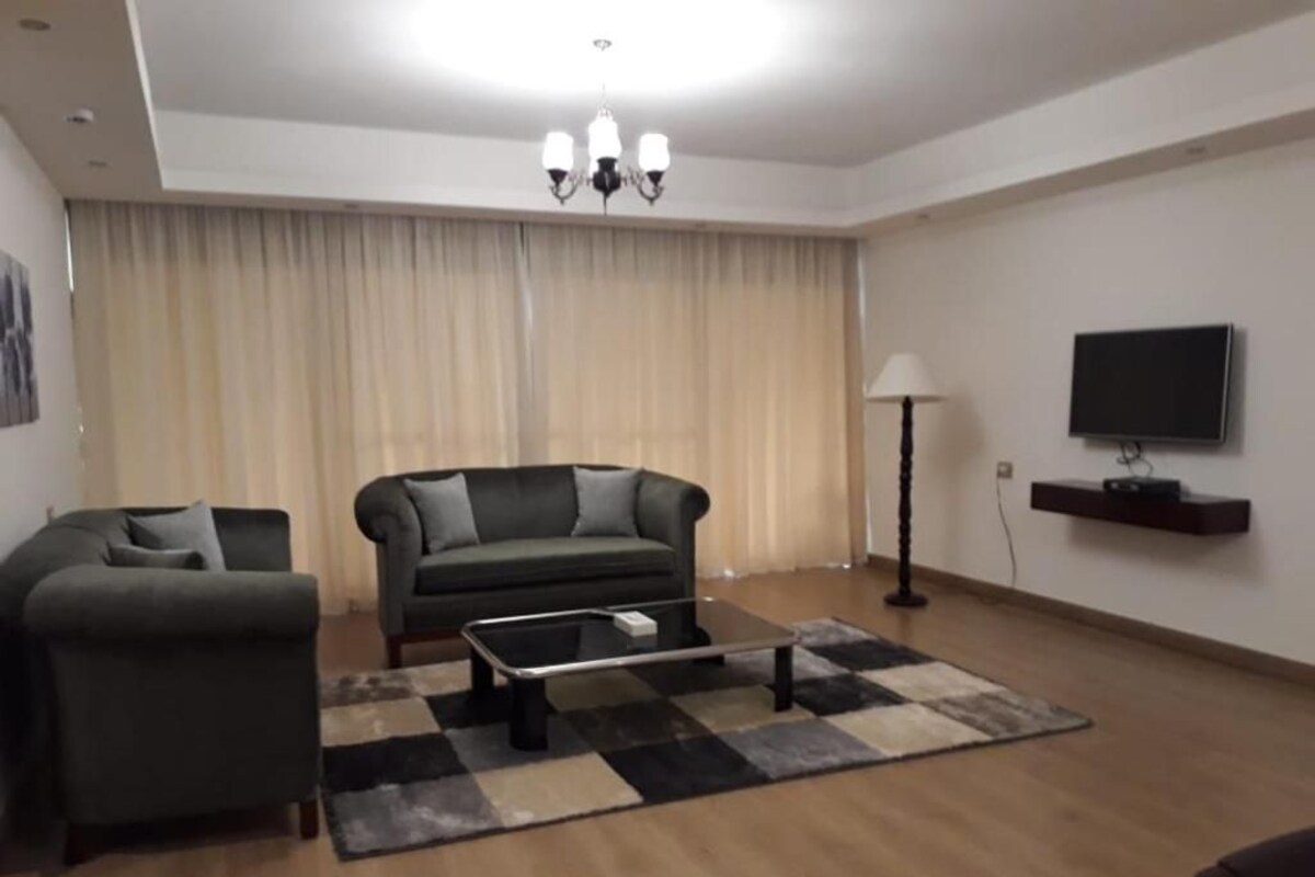 Deluxe Three-Bedroom Apartment
