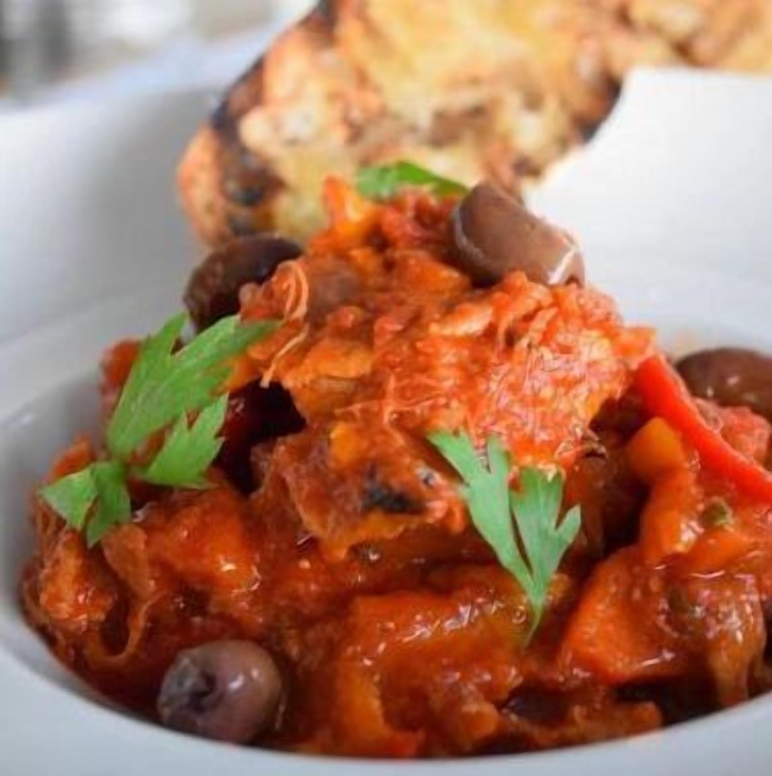 breakfast, lunch, dinner served; international cuisine