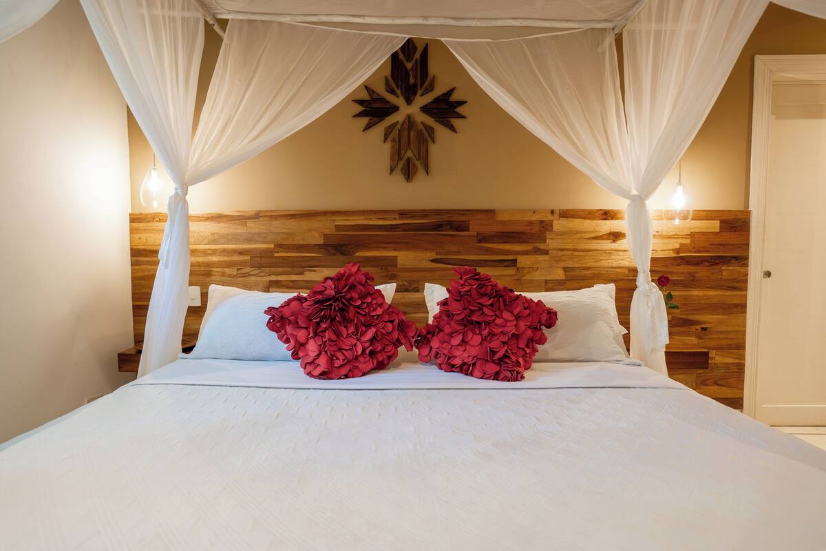 Bungalow, en bord de piscine (Lula) | Coffres-forts dans les chambres, Wi-Fi gratuit, draps fournis