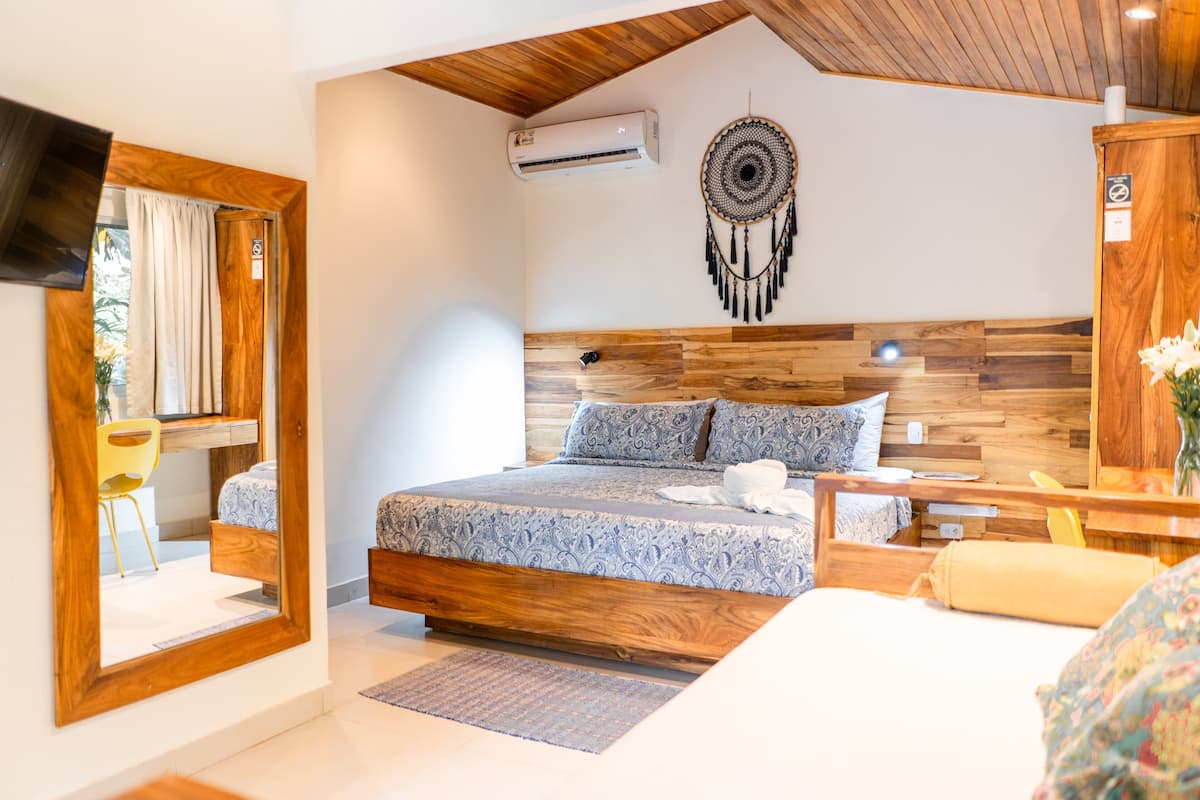 Bungalow (Coral) | In-room safe, free WiFi, bed sheets