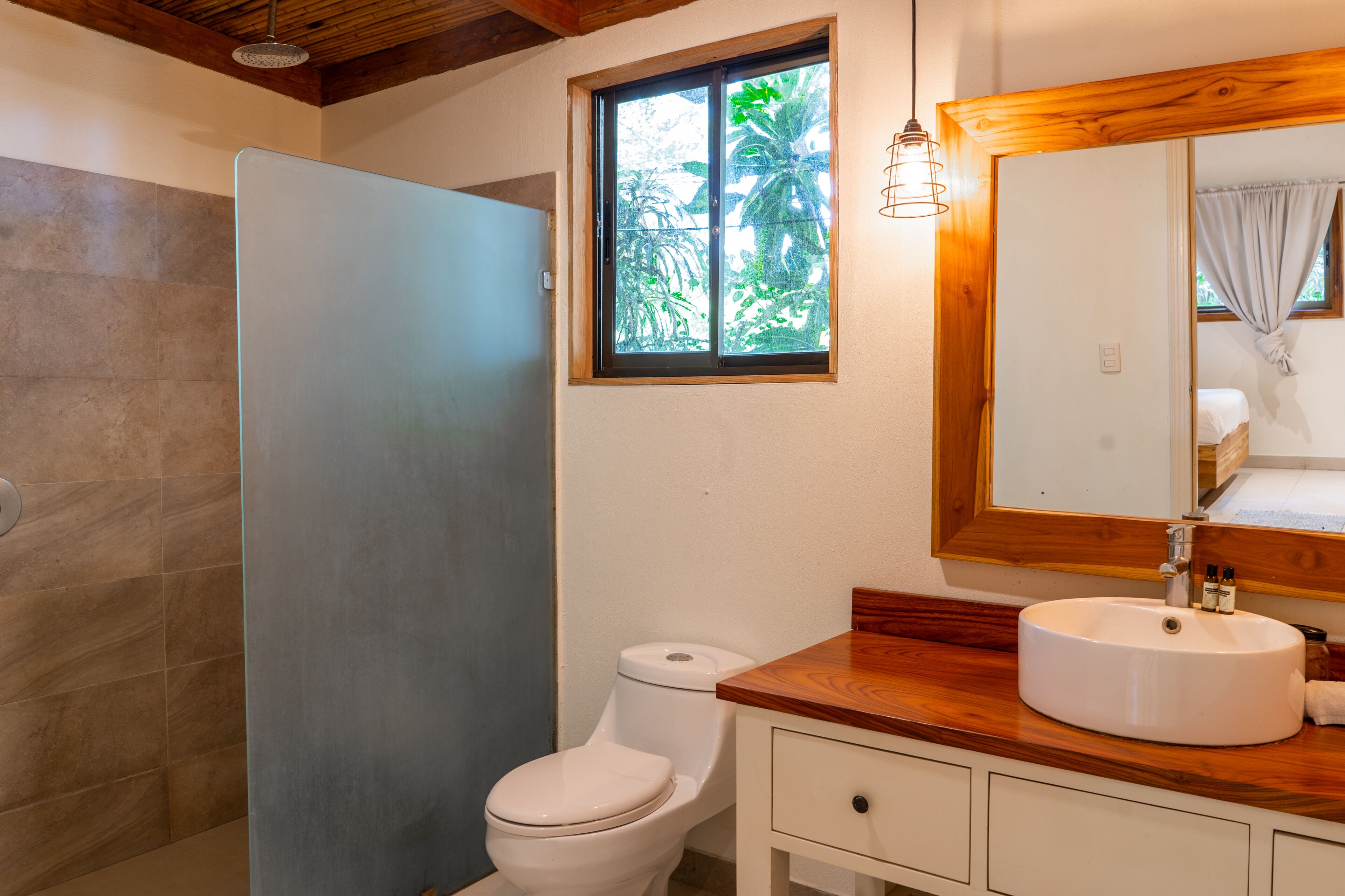 bungalow (reef) | bathroom | shower, free toiletries, towels