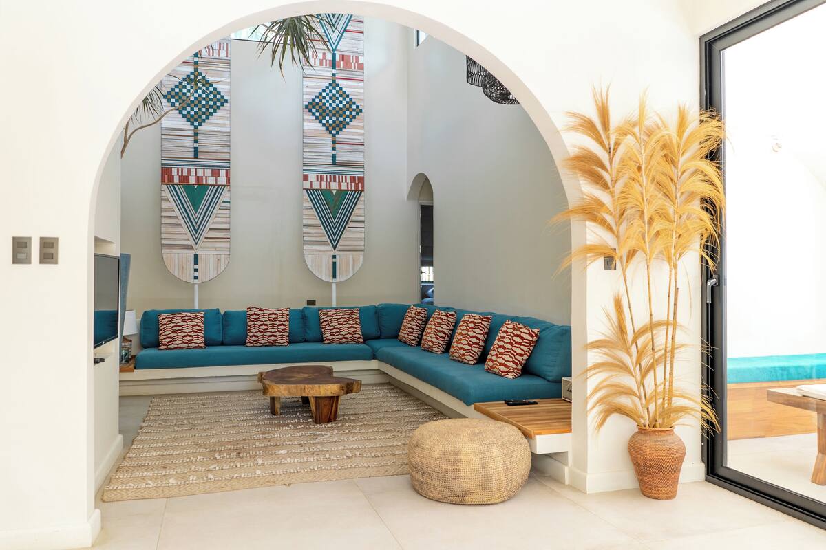 luxury villa, 4 bedrooms, ocean view, sea facing | living area