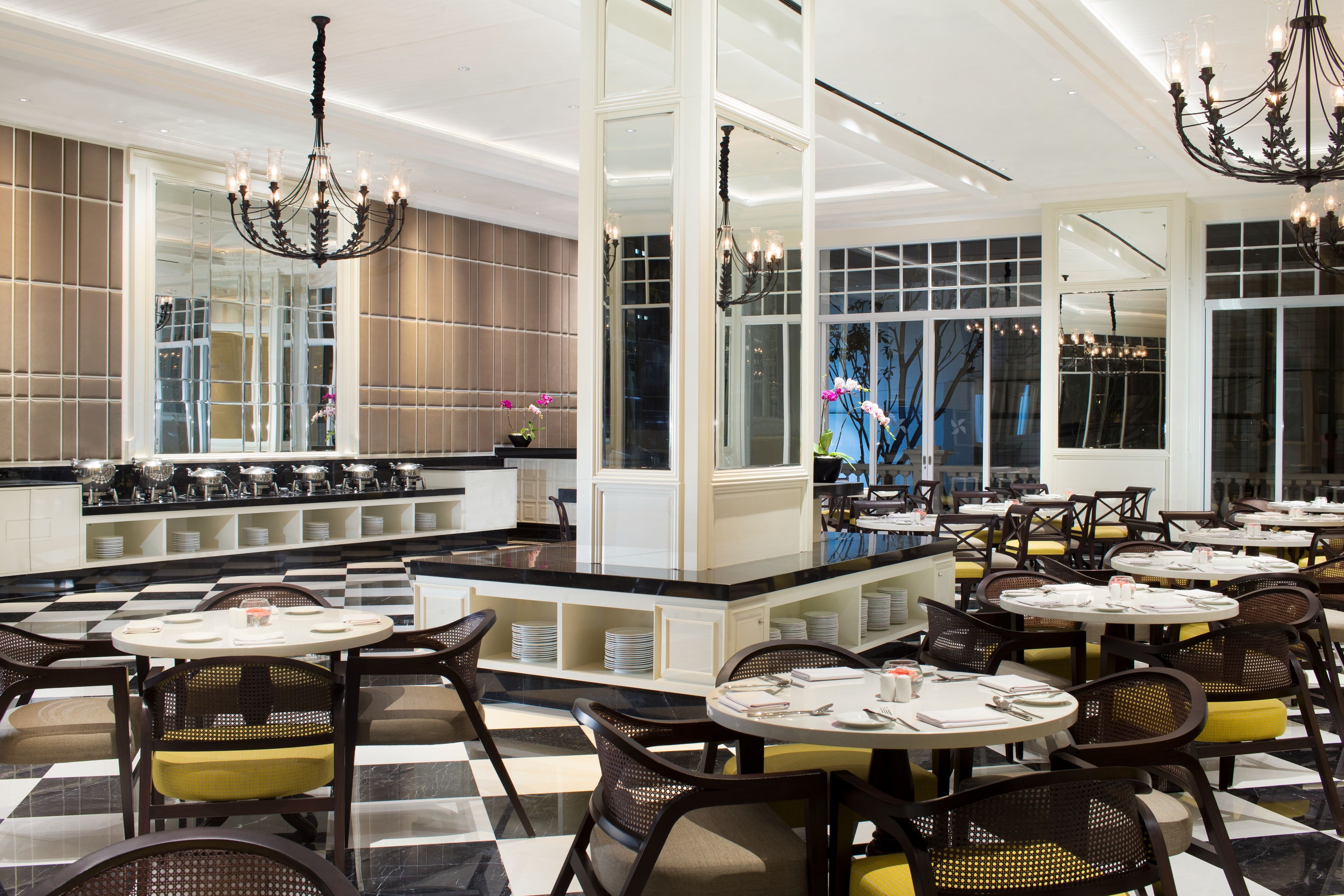 breakfast, lunch, dinner served; international cuisine