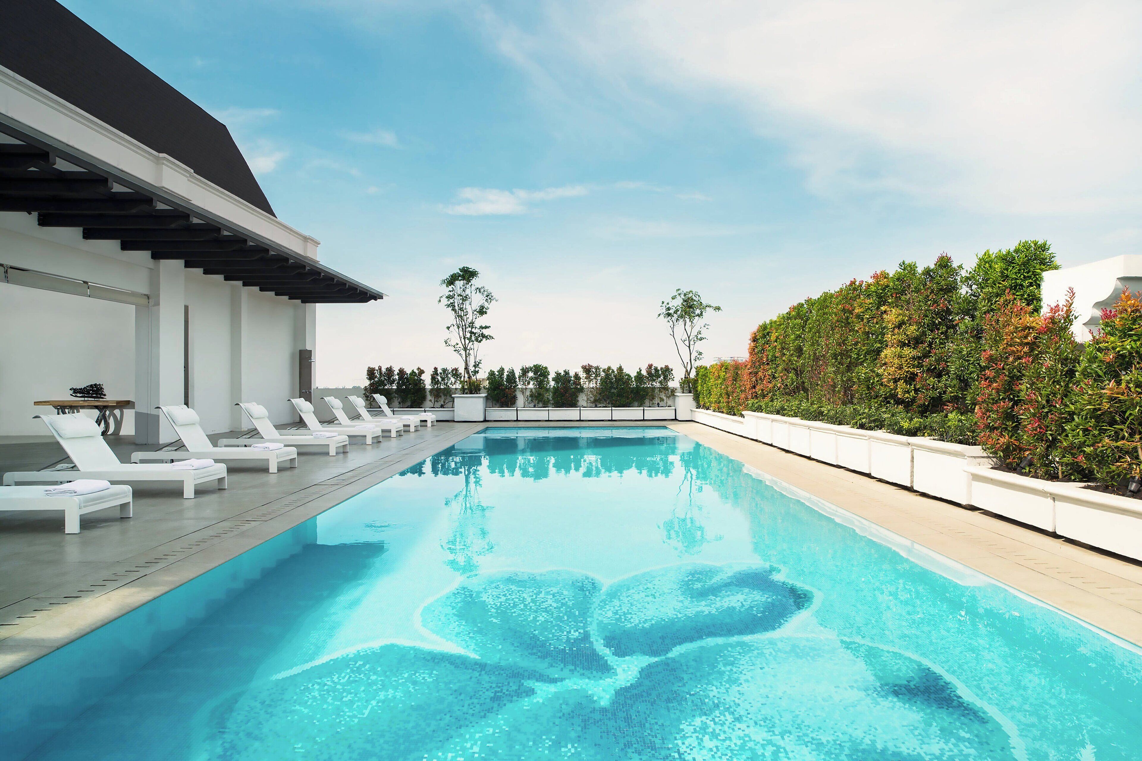 outdoor pool, open 6:00 am to 9:00 pm, pool loungers