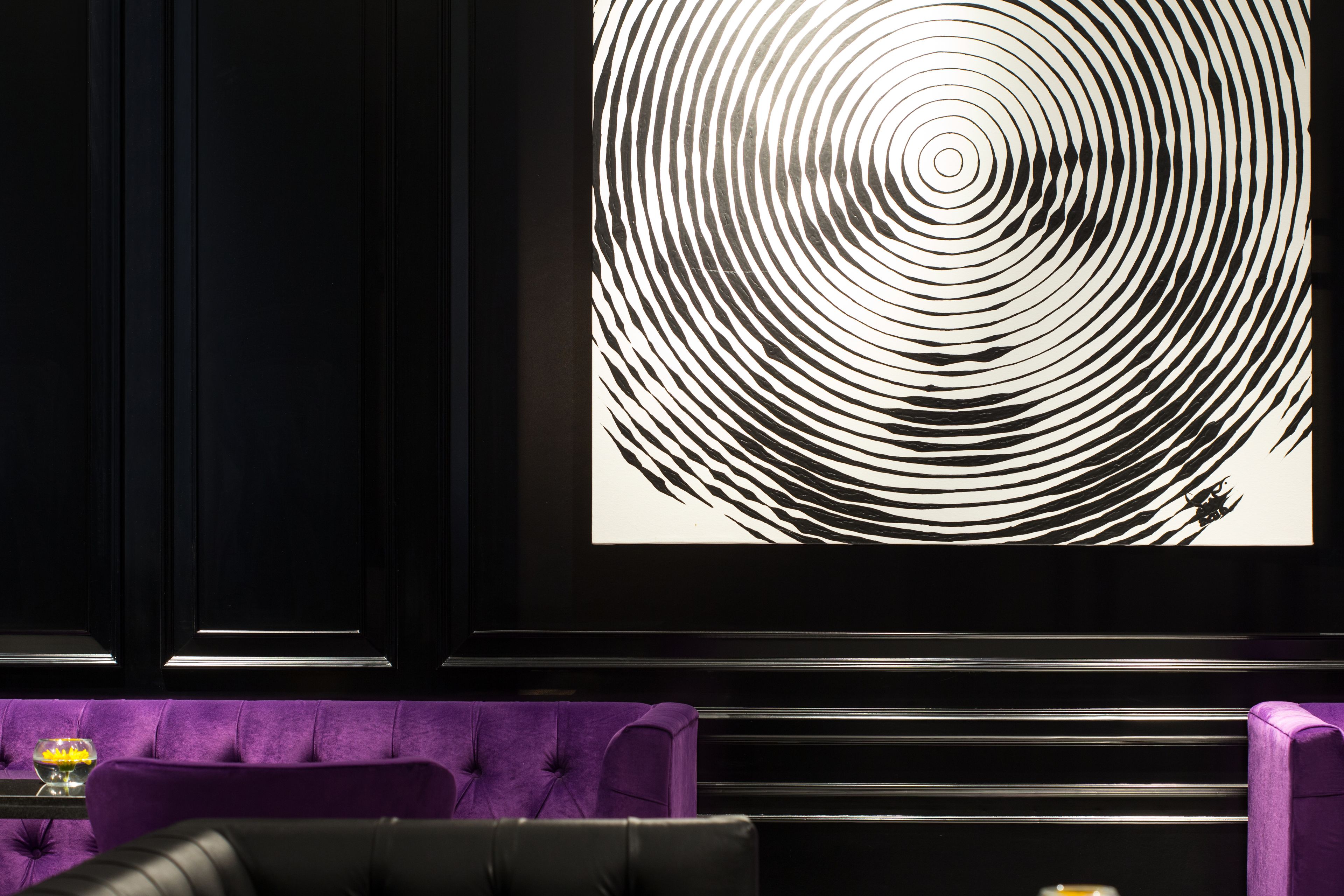 breakfast, lunch, dinner served; international cuisine