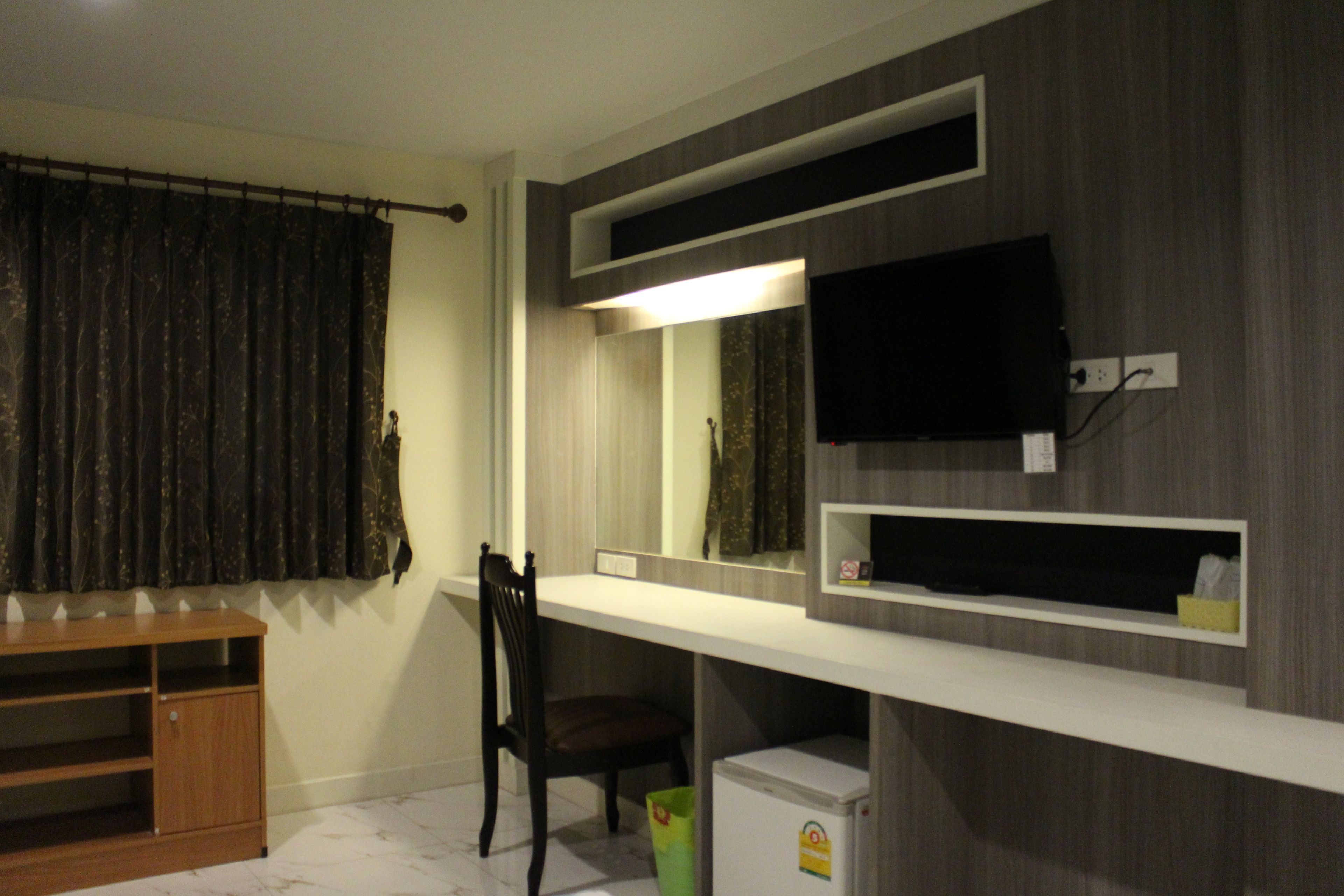 in-room safe, free wifi, bed sheets