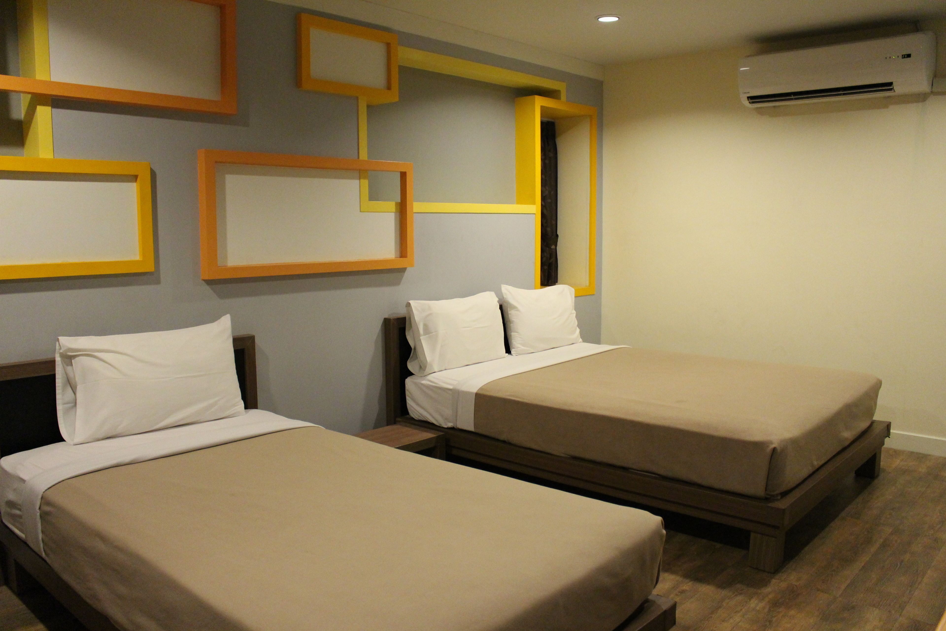 خزنة داخل الغرفة وواي فاي مجانًا وملاءات أسرّة