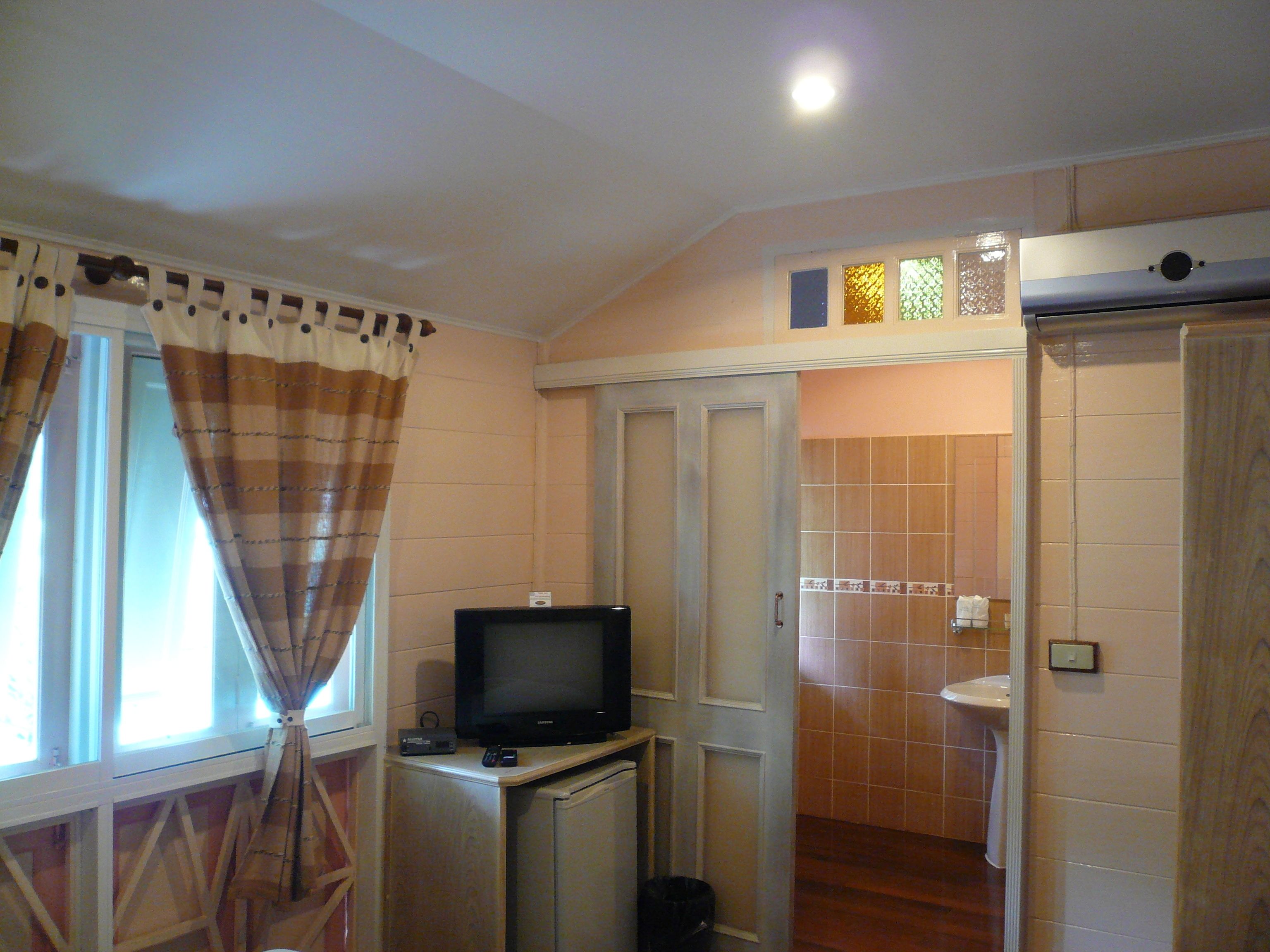 in-room safe, free wifi, bed sheets