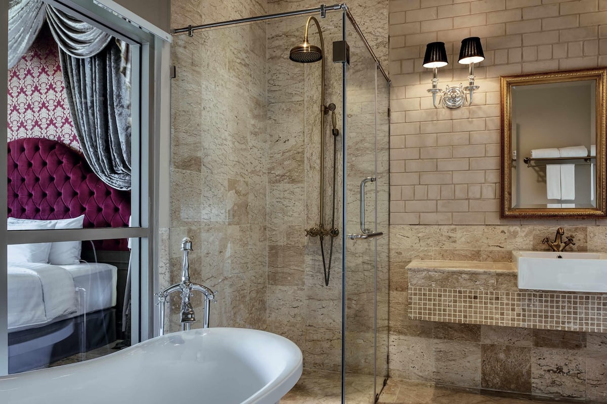 Minibar, in-room safe, desk, iron/ironing board