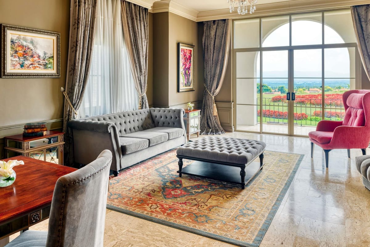 Minibar, in-room safe, desk, iron/ironing board