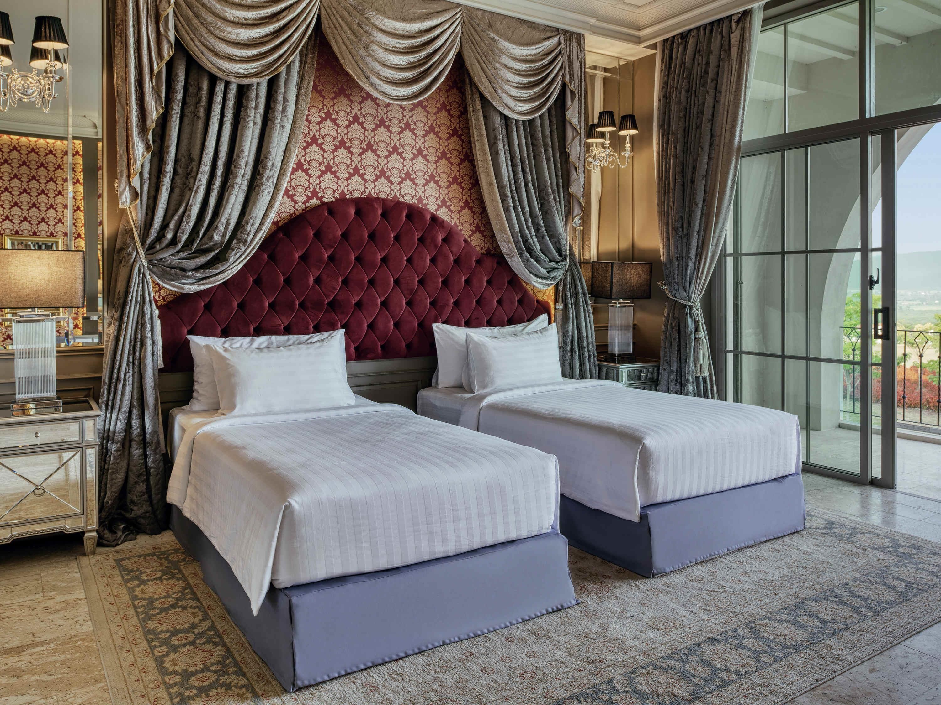 Deluxe-Zimmer, 2 Einzelbetten (Executive) | Minibar, Zimmersafe, Schreibtisch, Bügeleisen/Bügelbrett