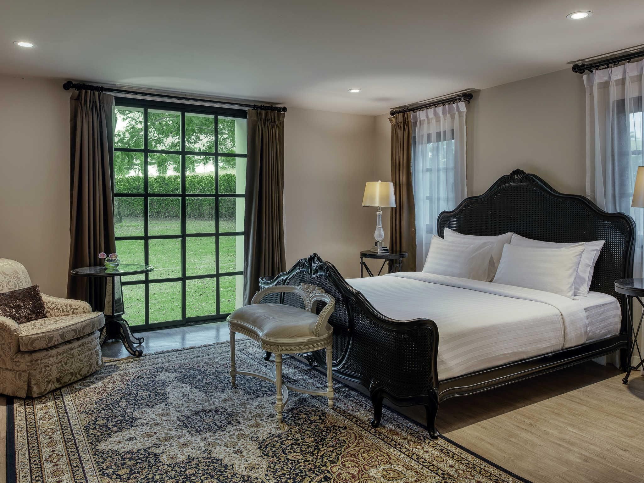 Villa, 5 Bedrooms, Accessible, Private Pool | Minibar, in-room safe, desk, iron/ironing board