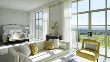 Royal penthouse | Een minibar, een kluis op de kamer, een bureau