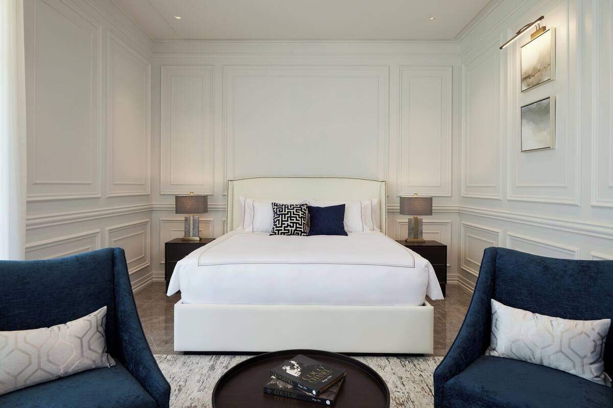 Royal Penthouse | Minibar, in-room safe, desk, iron/ironing board