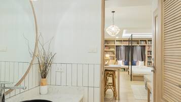Shower, free toiletries, hair dryer, slippers